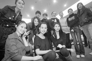 百名俊男靓女齐聚天津工业大学考“模特”(图)